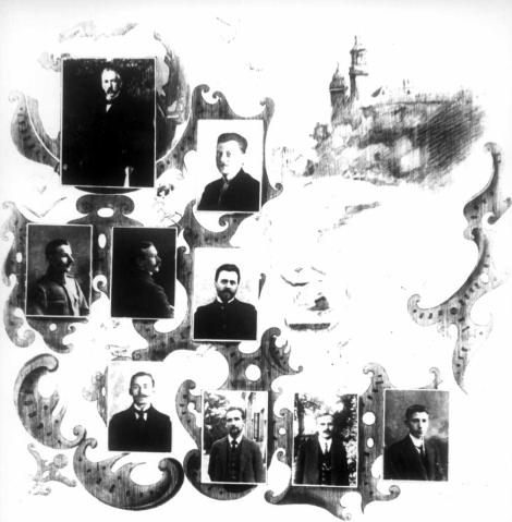 Photo no. 4 (8)
                                                         Marian Raciborski w otoczeniu uczniów, 1916 r.
U góry od lewej: M. Raciborski, niżej po prawej stronie: W. Szafer, dalej od lewej: A. Żmuda, K. Rouppert, J. Grochmalicki, A. Wróblewski, A. Wodziczko, Sz. Wierdak, S. Kulczyński.
                            